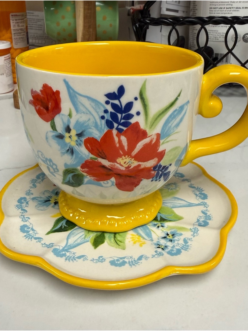 The Pioneer Woman Spring Bouquet Teacup and Scalloped Saucer